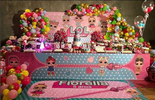 Mesas de postres para fiesta de lol surprise