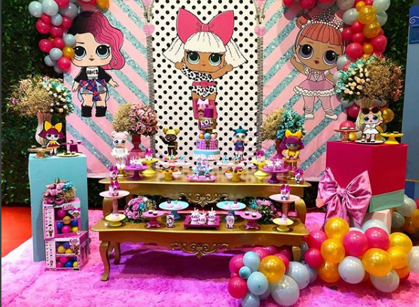 Mesas de postres para fiesta de lol surprise
