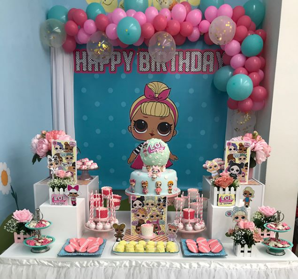 Mesas de postres para fiesta de lol surprise