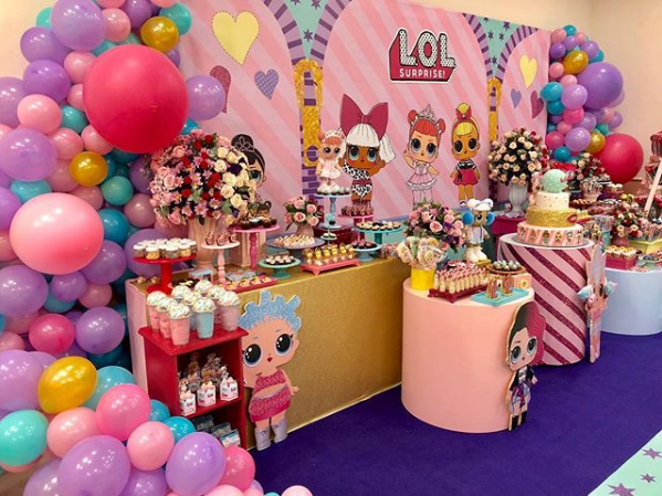 Mesas de postres para fiesta de lol surprise