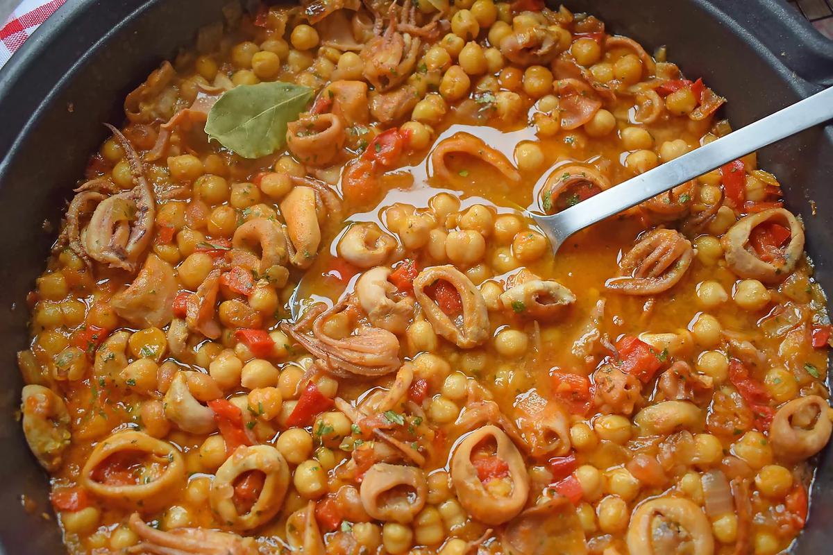 garbanzos con calamares receta