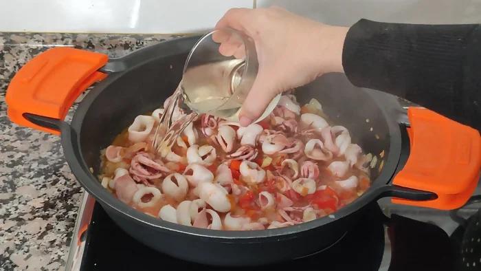 Receta de garbanzos con calamares paso 2b
