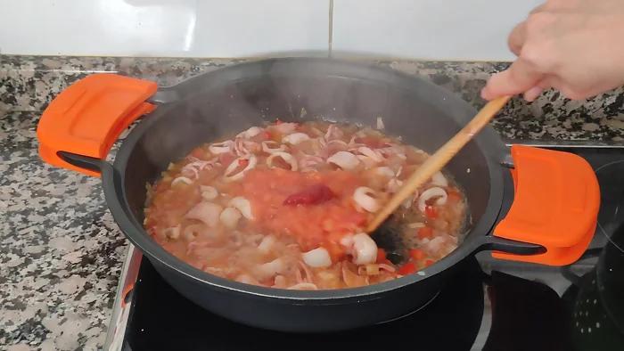 Receta de garbanzos con calamares paso 2c
