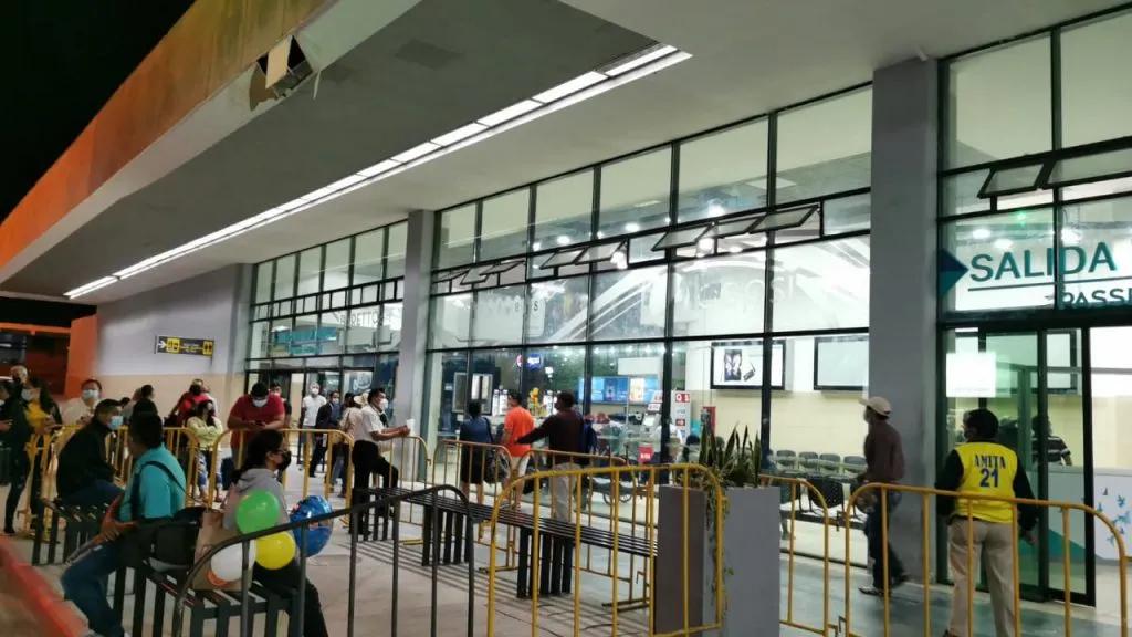 Salida del Aeropuerto Internacional La Aurora