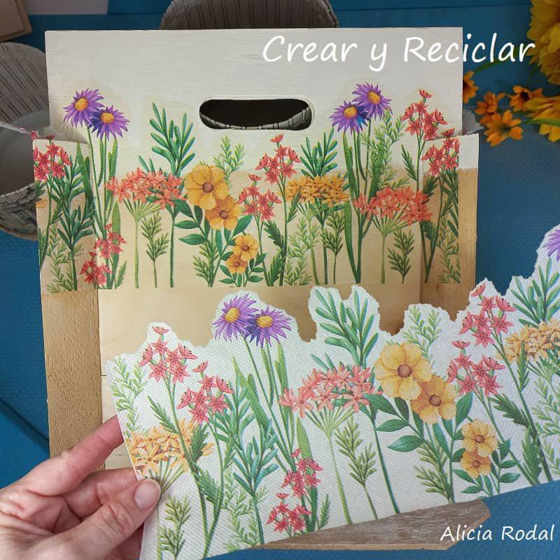 Es increíble lo que podemos llegar a hacer con objetos cotidianos como una simple caja de frutas, que son creadas para tener un solo uso, y que después de su vida útil, deben ir al contendor de reciclaje o en el peor de los casos a la basura. En este tutorial les voy a demostrar que podemos hacer cosas prácticas y útiles con materiales reciclados. DIY