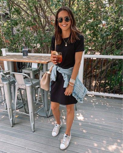 Outfits casuales con tenis para mujeres de 40