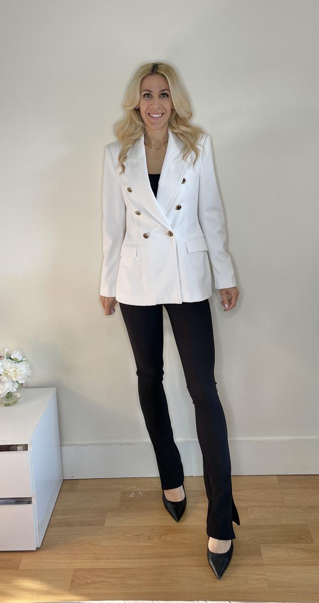 Miércoles-pantalones negros campana con toque de blanco