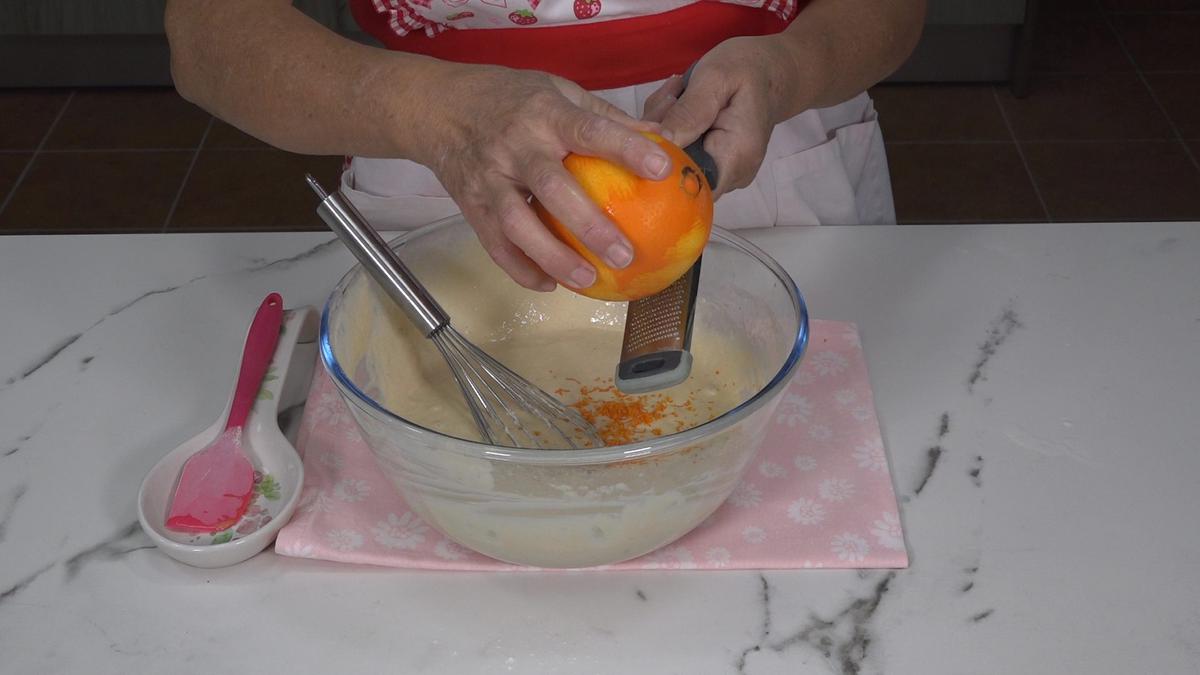 BUÑUELOS DE CARNAVAL RECETA TRADICIONAL. Tiernos y esponjosos buñuelos que acompañados de un buen chocolate caliente hace que en los días fríos de carnavales - Loli Domínguez - Foto 2