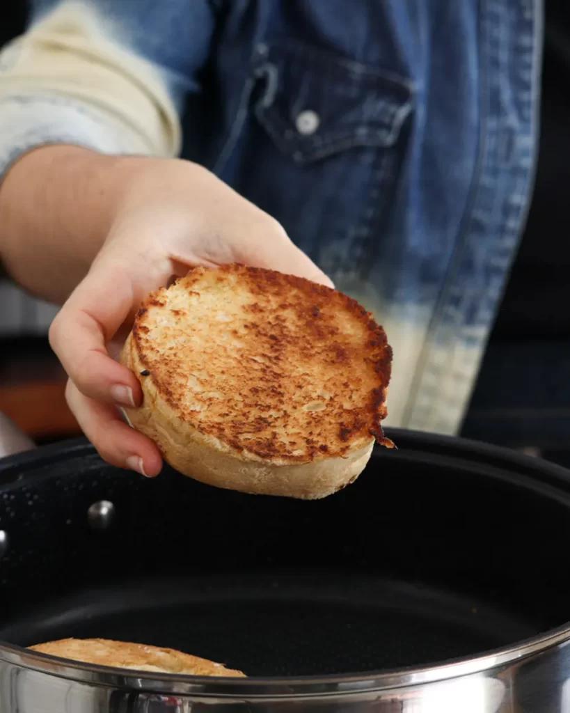 halloumi burger queso portobello sandwich