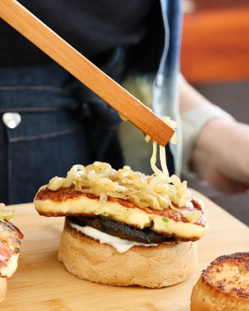 halloumi burger queso portobello sandwich