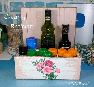 Las manualidades son un arte en sí mismas y si además las combinamos con materiales reciclados, obtendremos objetos únicos, originales, creativos y muy útiles, como este precioso y práctico organizador de mesa, que vamos a hacer con una simple caja de zapatos de cartón.