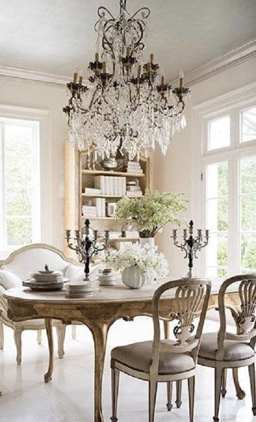 estilo-frances-con-candelabro-de-cristal