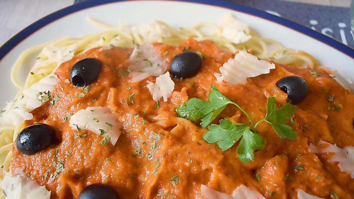 salsa siciliana con espaguetis