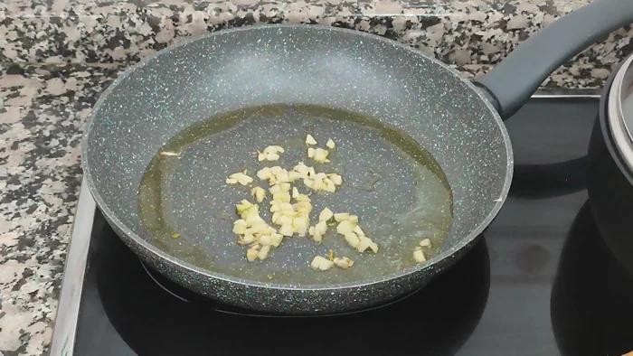 como hacer salsa siciliana paso 1