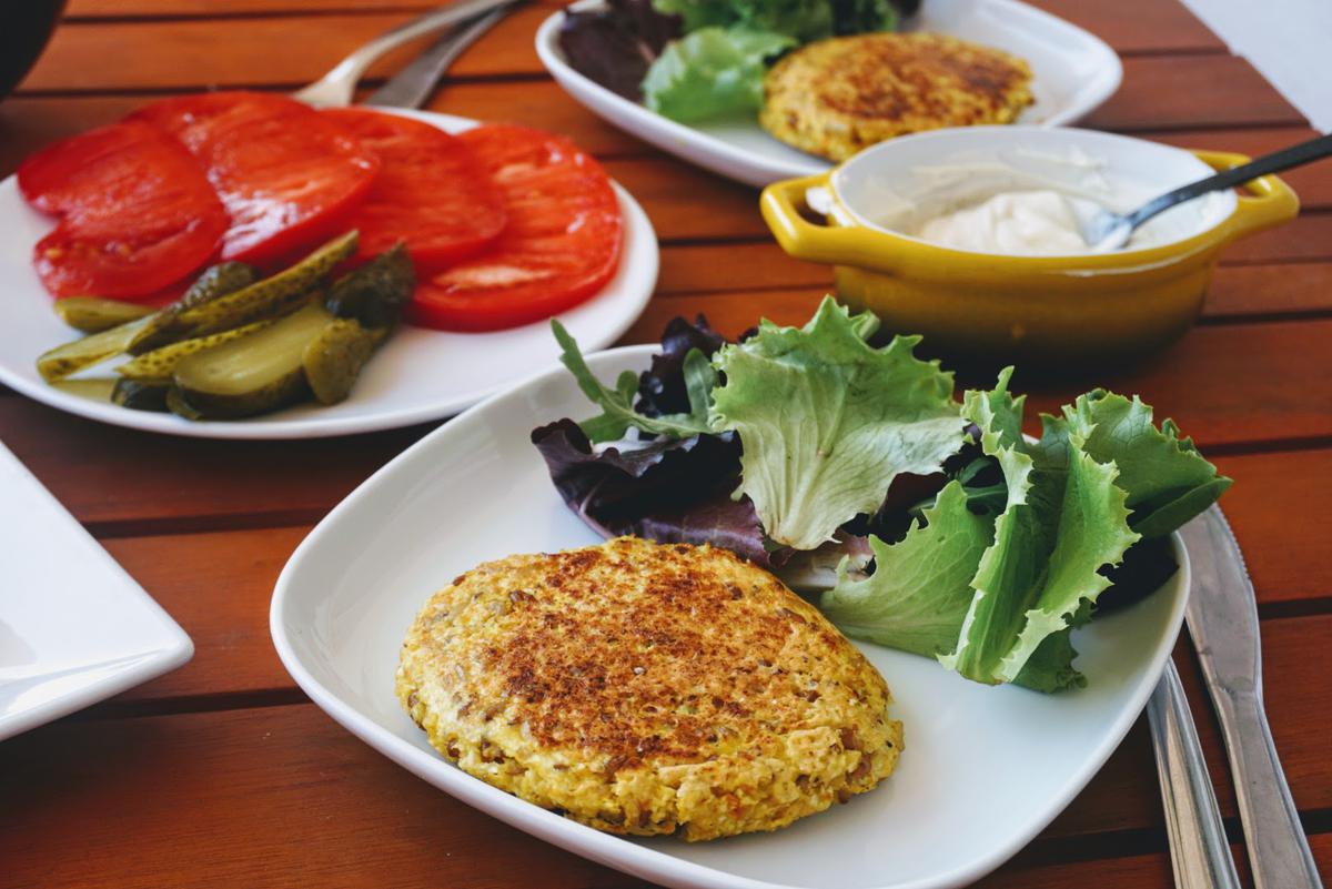 hamburguesas de coliflor y quinoa