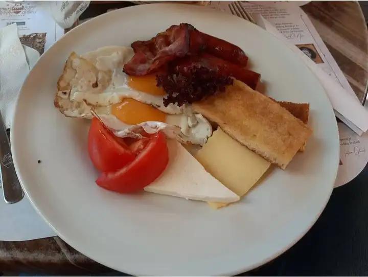 Hotel Moskva: desayuno salado