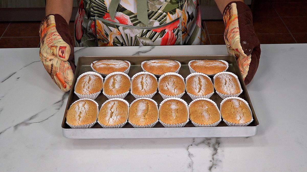 MAGDALENAS VALENCIANAS RECETA TRADICIONAL. Tiernas, esponjosas y jugosas magdalenas que aguantan así durante días - Loli Domínguez - Foto 6