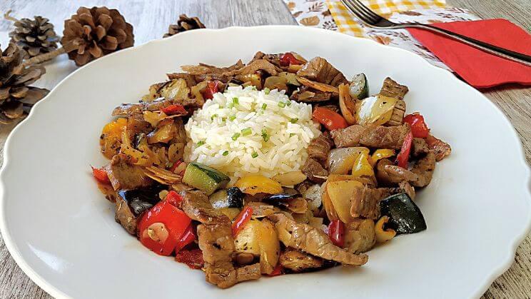 Tiras de ternera con salteado de verduras