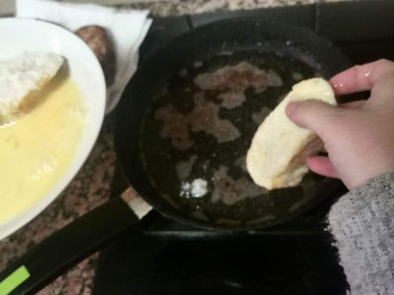 Reboza en huevo y fríe