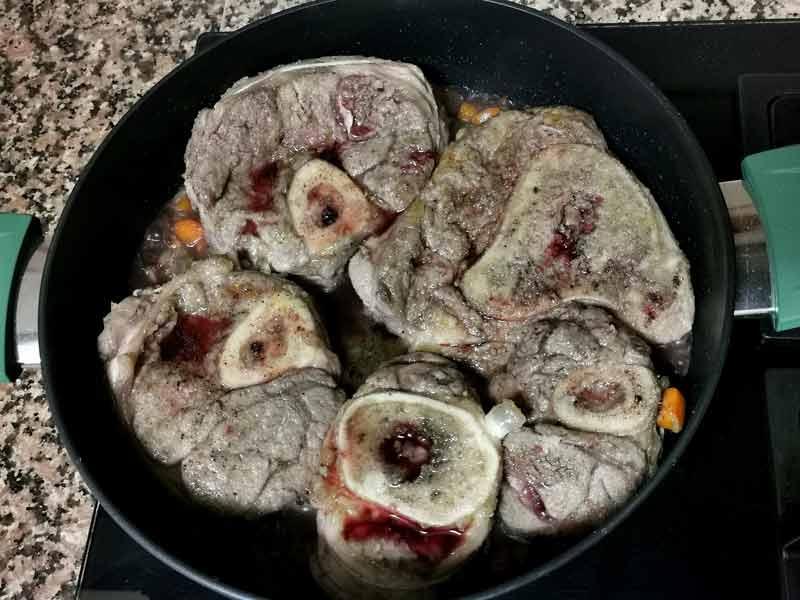 Osobuco y vino tinto