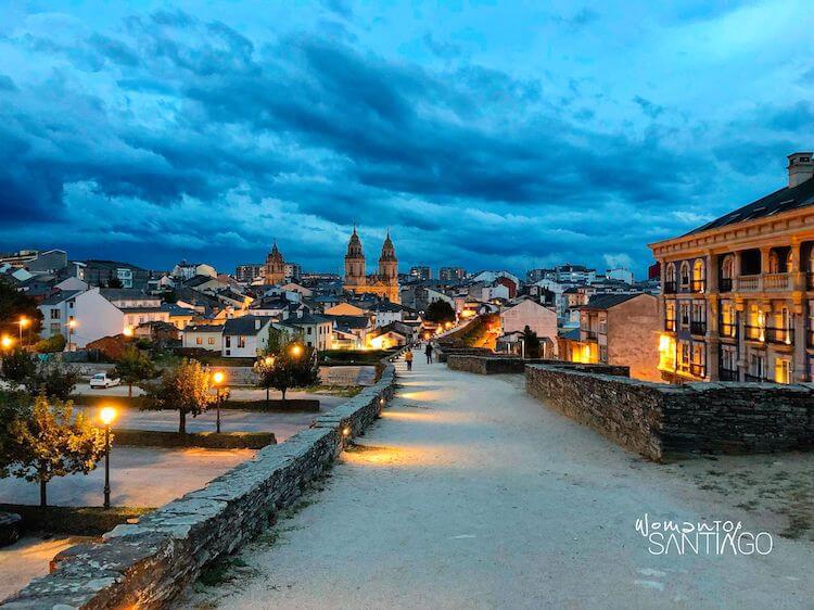 Vistas de la ciudad de Lugo desde la muralla romana
