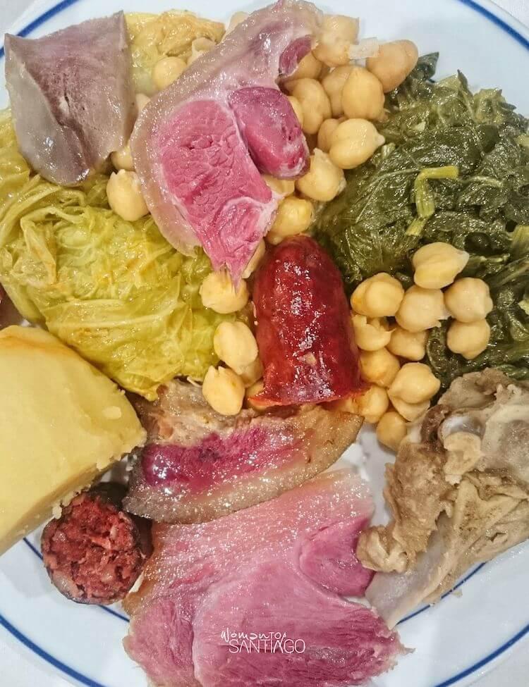 Plato de cocido gallego