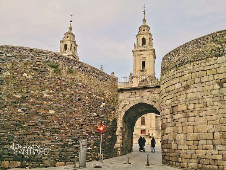 Puerta de Santiago en Lugo