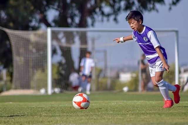 Gran Canaria es conocida por ser una isla con una gran tradición futbolística, donde el futbol base gran canaria se ha convertido en la cuna del talento. En cada rincón de la isla, podemos encontrar equipos de todas las edades donde los más pequeños comienzan a dar sus primeros pasos en este apasionante deporte.