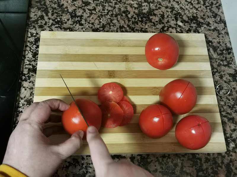 Haz corte tomates