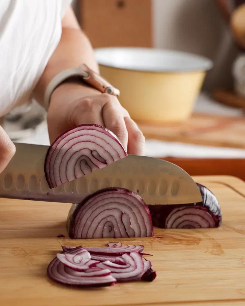 cebolla morada corte