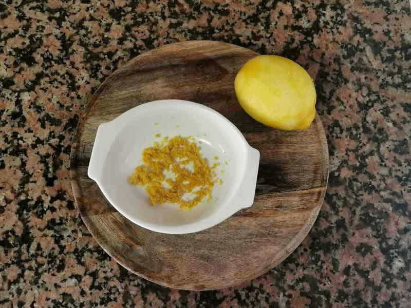 Rallar limon y exprimir