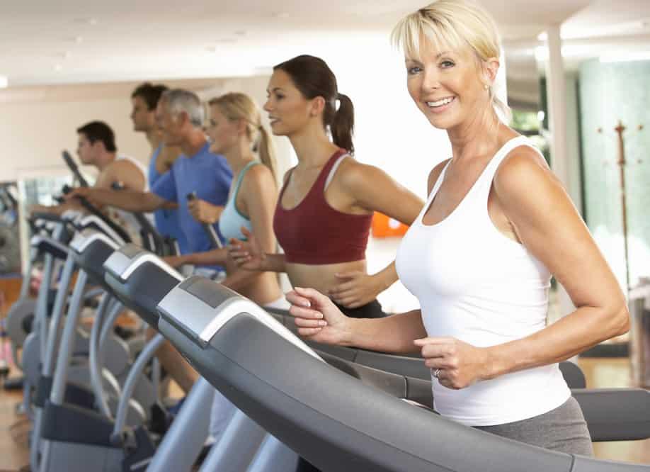 A medida que envejecemos, es fundamental mantenernos activos para garantizar una buena calidad de vida. El deporte no solo nos ayuda a mantenernos en forma físicamente, sino que también tiene beneficios significativos para nuestra salud mental y emocional.