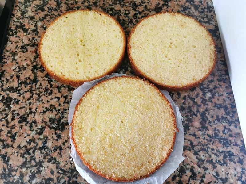 Bizcocho cortado en tres