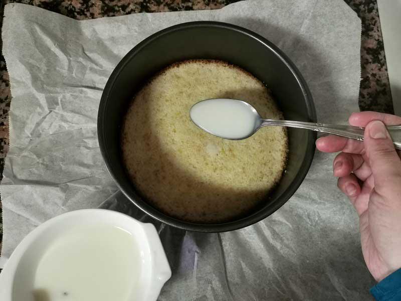 Primera capa bizcocho humedece