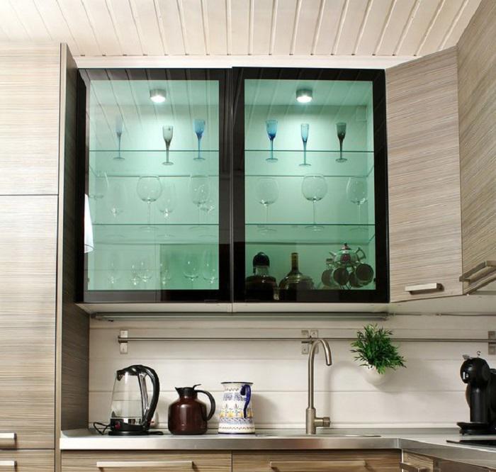 vitrina-de-vidrio-con-luz-integrada.