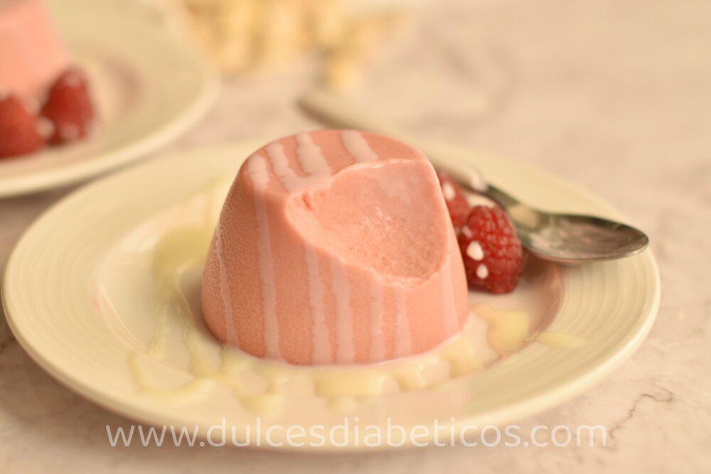 Panna cotta de frambuesa saludable