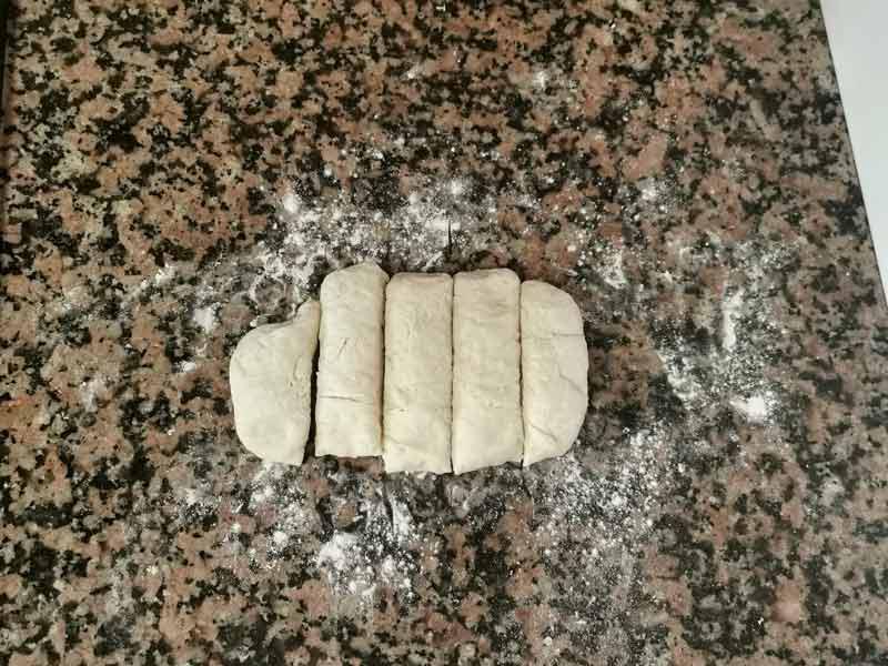 Corta masa queso en cinco