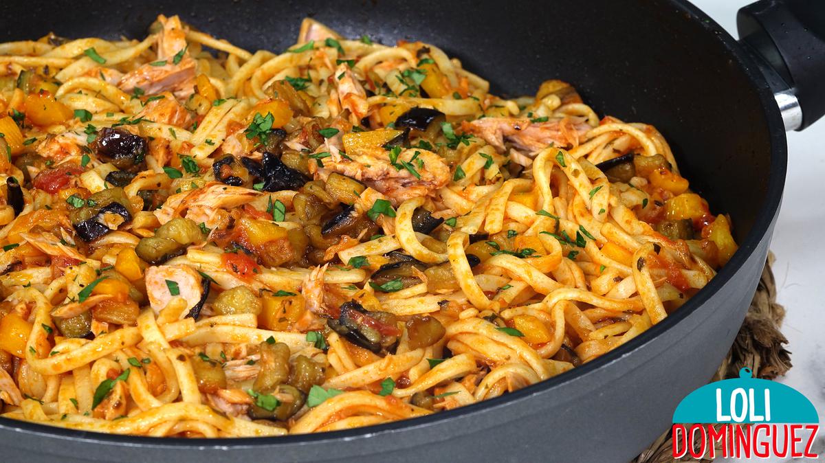 PASTA CON BERENJENAS Y ATÚN. Deliciosa, fácil y rápida receta de pasta que en casa la comemos cada semana, la mezcla de verdura y atún hace que sea una delicia en el paladar