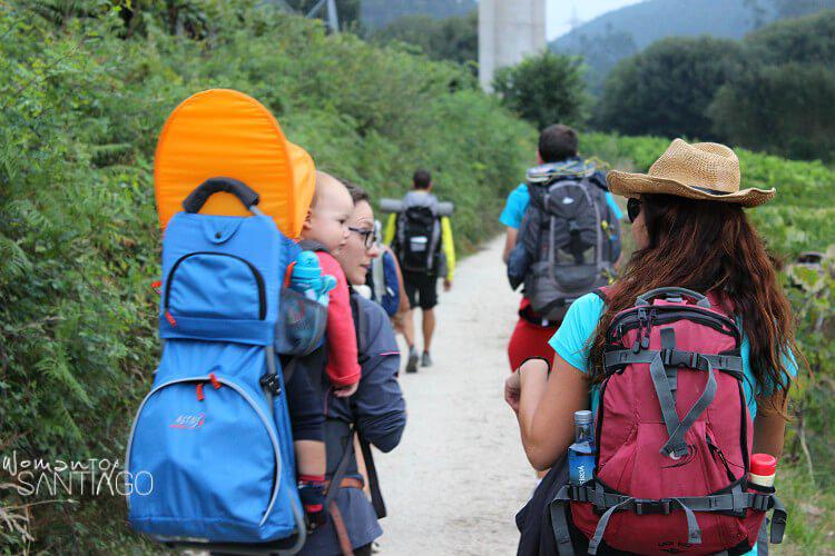 Bebé haciendo el Camino de Santiago