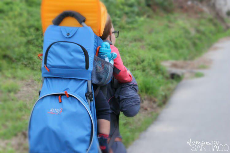 noelia y su hijo en el camino