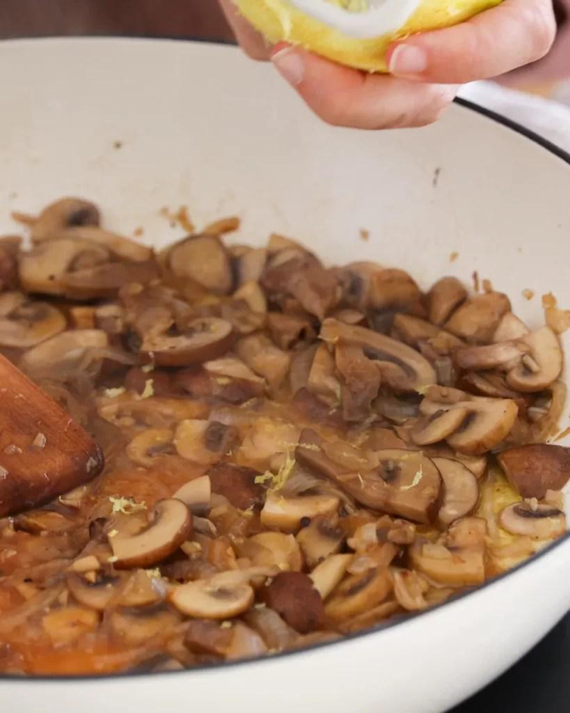 coccion hongos con cebolla y ajo