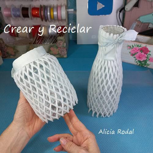 En este tutorial les quiero mostrar 2 ideas creativas para decorar frascos de vidrio con un material que puedes tener en casa. Ideas fáciles, perfectas para la decoración de tu hogar, para vender o como regalo para esa persona especial. Diy