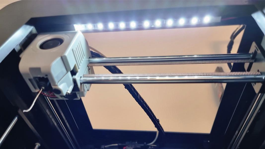 Qidi Tech Q1 Pro - Iluminación LED interna