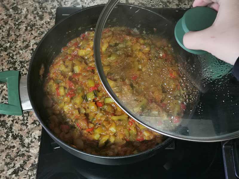 Samfaina guisada destapando