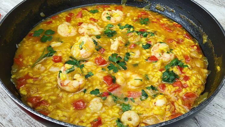 Arroz al curry con gambas
