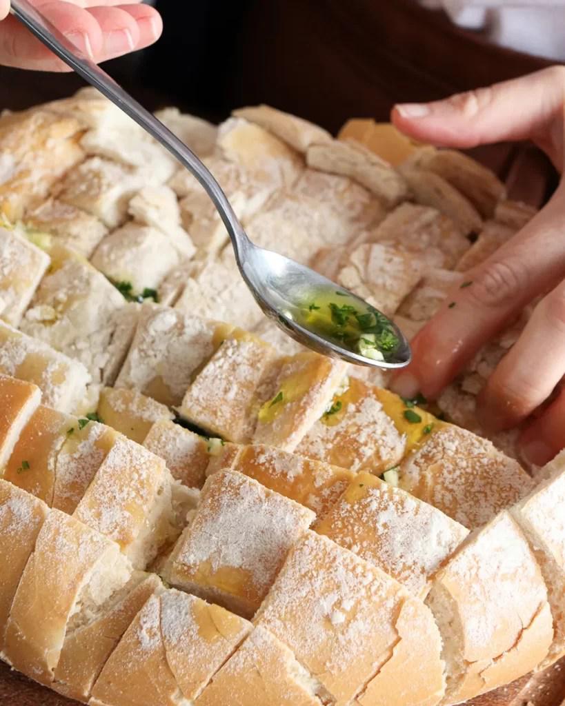 pan de ajo con aceite