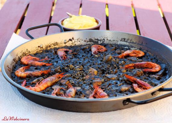 paella de arroz negro