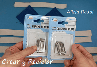 Todos tenemos en casa unos pantalones vaqueros o jeans que no usamos, porque nos quedan pequeños, están viejos o son de alguno de nuestros hijos pequeños, así que por qué no aprovecharlos para hacer una preciosa, práctica y funcional mochila como ésta.