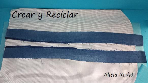 Todos tenemos en casa unos pantalones vaqueros o jeans que no usamos, porque nos quedan pequeños, están viejos o son de alguno de nuestros hijos pequeños, así que por qué no aprovecharlos para hacer una preciosa, práctica y funcional mochila como ésta.