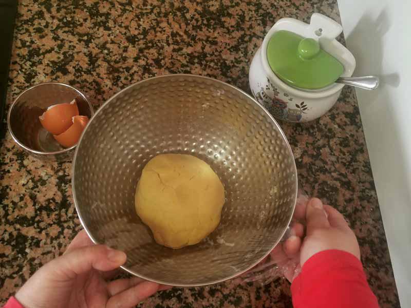 Envuelve masa y reposo